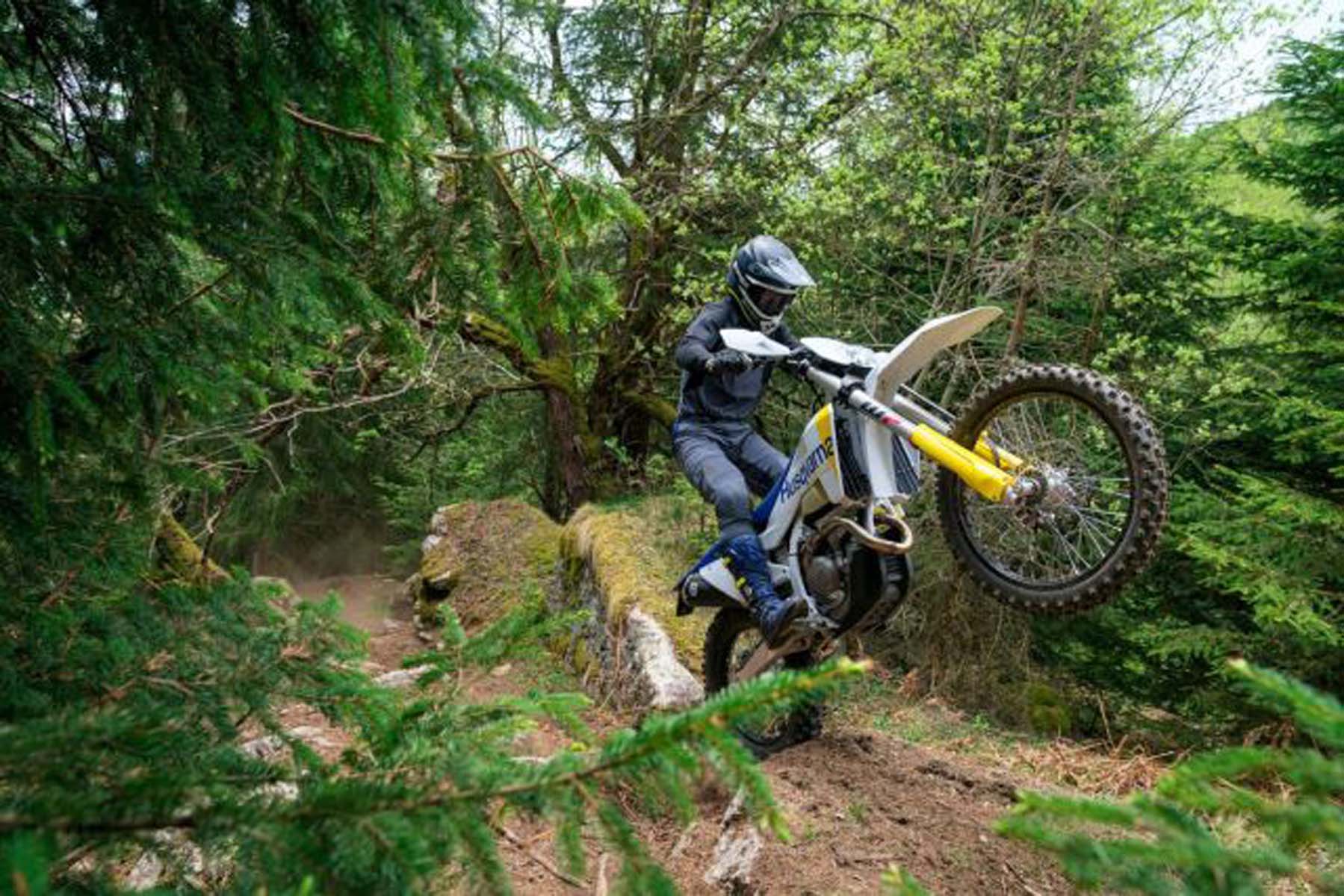 Husqvarna_Enduro_2027_06.jpg