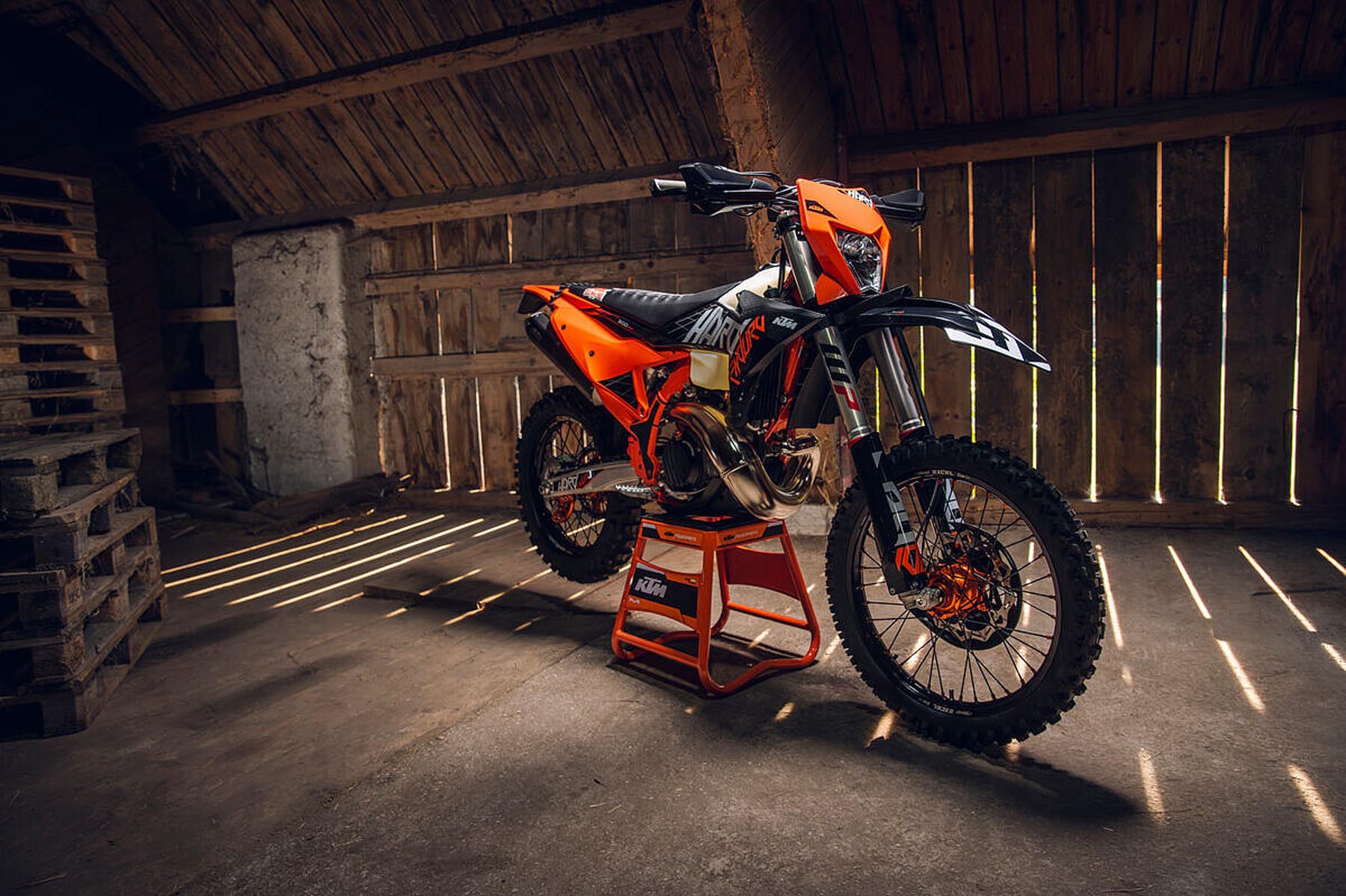 KTM_300_EXC_HARDENDURO_2027_02.jpg